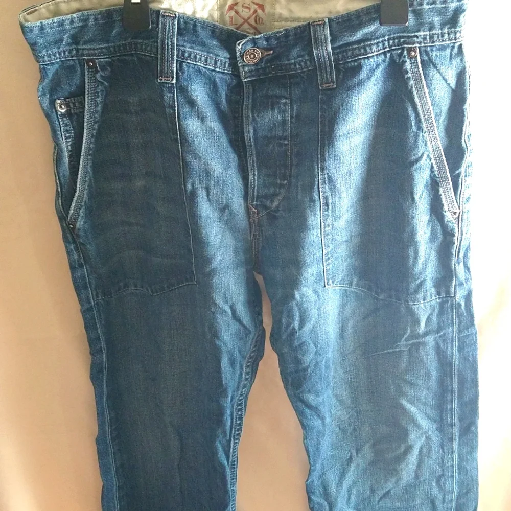 Levis - Picture 1 of 8